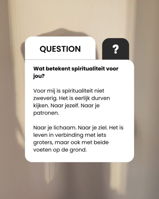 Spiritualiteit is voor mij niet zweverig.
Het is juist ongelooflijk aards.
Het is durven kijken naar wat er werkelijk in je leeft.

Naar je lichaam. Je gedachten. Je emoties.
Je energie. Je patronen. Je familielijnen.

Je kunt niet die delen van een mens van elkaar los zien. Neurolgisch gezien al niet. Laat staan als we kijken naar het fysieke aspect van de mens erbij. De organen en hormonen. 

Wie ben ik?
Ik ben Kim, founder van House of Devi en  de DEVI Methode.
De afgelopen jaren heb ik mij steeds verder gespecialiseerd in het Holistisch Zenuwstelsel Systeem en in het bijzonder in de Nervus Vagus.

Niet alleen vanuit studie ook inmiddels 7 jaar praktijkervaring waarin ik met 500+ cliënten heb gewerkt.

En hoe dieper ik ging kijken, hoe duidelijker één ding voor mij werd:
een mens heelt niet in losse onderdelen.
Je fysieke klacht staat niet zomaar los van de rest van jou.

Je lichaam reageert op je zenuwstelsel.
Je zenuwstelsel beïnvloedt onder andere je stresslevel, organen, emoties,  brein, hartslag: en dus de manier waarop je lichaam met spanning en herstel omgaat. Ofwel echte vitaliteit en heling ervaart op blijvende schaal.

Daarom is de Nervus Vagus zo belangrijk binnen mijn werk.
Deze zenuw vormt De belangrijke communicatieroute tussen je brein, je lichaam, je organen, je hormonen, je vitaliteit, je levens energie, je gezond zijn. 

Dat is wat ik bedoel wanneer ik spreek over heling in het Holistisch Zenuwstelsel Systeem.

Daar ontmoeten voor mij wetenschap, lichaamsgezondheid, zenuwstelselwerk, heling en spiritualiteit elkaar. 

Een complete methode, voor jouw gezondheid op alle lagen van je zijn,

Meer weten? Leuk! 

Klik op link in bio voor het boeken van jouw 1-op-1 sessie.
Stuur me een DM als je vragen hebt of dit iets voor jou is.

Liefs, namaste KIm

Dat is mijn werk. 
En eigenlijk ook mijn levenswerk.
De mens weer als één geheel leren zien.
🌹 Kim
Founder House of Devi
DEVI Methode | Holistisch Zenuwstelsel Systeem | Nervus Vagus & Heling