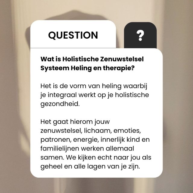 Je bent niet opgebouwd uit losse onderdelen.

Je gedachten staan niet los van je lichaam.
Je emoties staan niet los van je zenuwstelsel.
Je energie staat niet los van je ervaringen.

En wat je vandaag voelt, wordt niet alleen bepaald door wat er vandaag gebeurt.

Alles in jou werkt voortdurend samen.
Dat is de basis van het Holistisch Zenuwstelsel Systeem.

Binnen deze vorm van healing en lichaamsgerichte therapie kijken we niet alleen naar de klacht die zichtbaar is.

We kijken naar wat daaronder meespeelt.

Naar de spanning die je lichaam vasthoudt.
Naar de reacties van je zenuwstelsel.

Naar emoties die geen volledige ruimte hebben gekregen.
Naar patronen die je steeds opnieuw herhaalt.

Naar overtuigingen die jouw keuzes sturen.
Naar het innerlijke kind dat ooit manieren heeft ontwikkeld om veilig te blijven.

Naar familielijnen waarin bepaalde rollen, lasten en beschermingsmechanismen zijn doorgegeven.

Ofwel alle lagen die met jouw bewustzijn verbonden zijn.

Je kunt bijvoorbeeld precies begrijpen waarom je over je grenzen gaat en het toch blijven doen.

Je hoofd weet dat je nee mag zeggen.
Maar je lichaam reageert al op de mogelijke teleurstelling van de ander. 
Je ademhaling verandert, je voelt spanning en voordat je het weet, pas je jezelf opnieuw aan.

Dat laat zien waarom inzicht alleen niet altijd voldoende is.
Een patroon verandert pas werkelijk wanneer ook de diepere lagen in jou kunnen meebewegen.

Daarom werken we integraal.
Mentaal. Emotioneel.Fysiek.
Energetisch. Spiritueel.

Om zichtbaar te maken hoe jouw volledige innerlijke zenuwstelsel systeem samenwerkt en wat het nodig heeft om een andere beweging, lees verandering, mogelijk te maken.

Dat is grotendeels Holistisch Zenuwstelsel Systeem Healing en therapie.

Wil je meer weten, lezen, doen en ervaren wat het inhoudt voor jou?

Comment 'HANDLEIDING' en ontvang de handleiding waar je altijd al naar op zoek was.

Namaste, liefs Kim